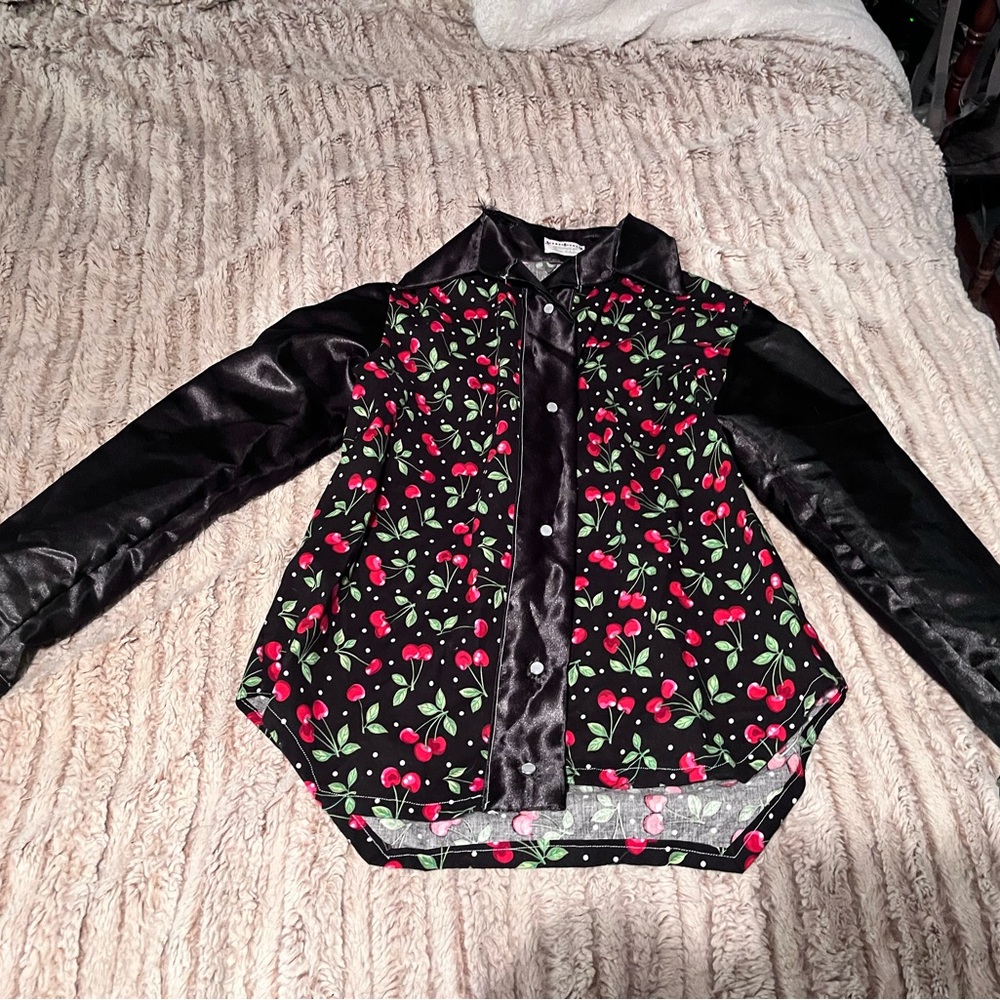 Alexis Schulner Cherry Print rodeo shirt S